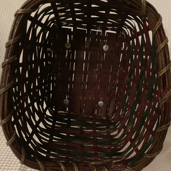 Vintage Red and Green Wicker Basket! - Picture 2 of 3